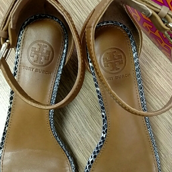 Tory Burch Savannah snakeskin wage sandal - Picture 4 of 8